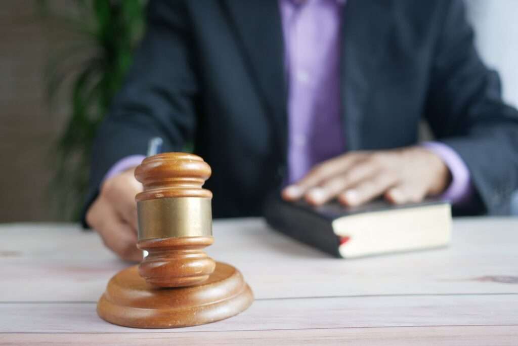 llegado el momento en un juicio de usar defensa jurídica hogar