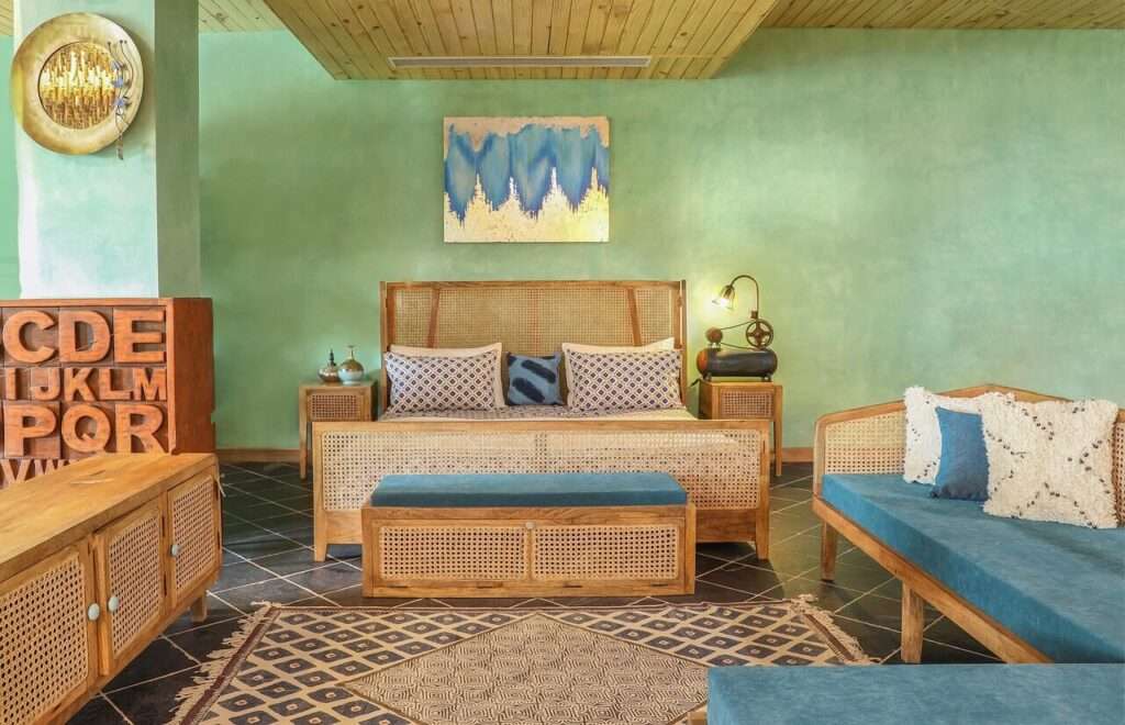 Habitación ordenada para iniciar valorar contenido seguro hogar